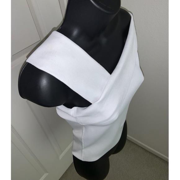 Alice & Olivia Arletta Asymmetric Cropped Sweater In White - Picture 4 of 14